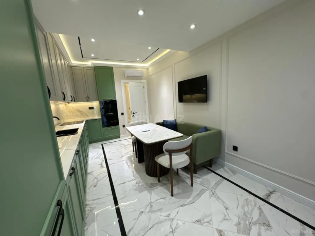 Satılır 4 otaqlı mənzil 170 m²