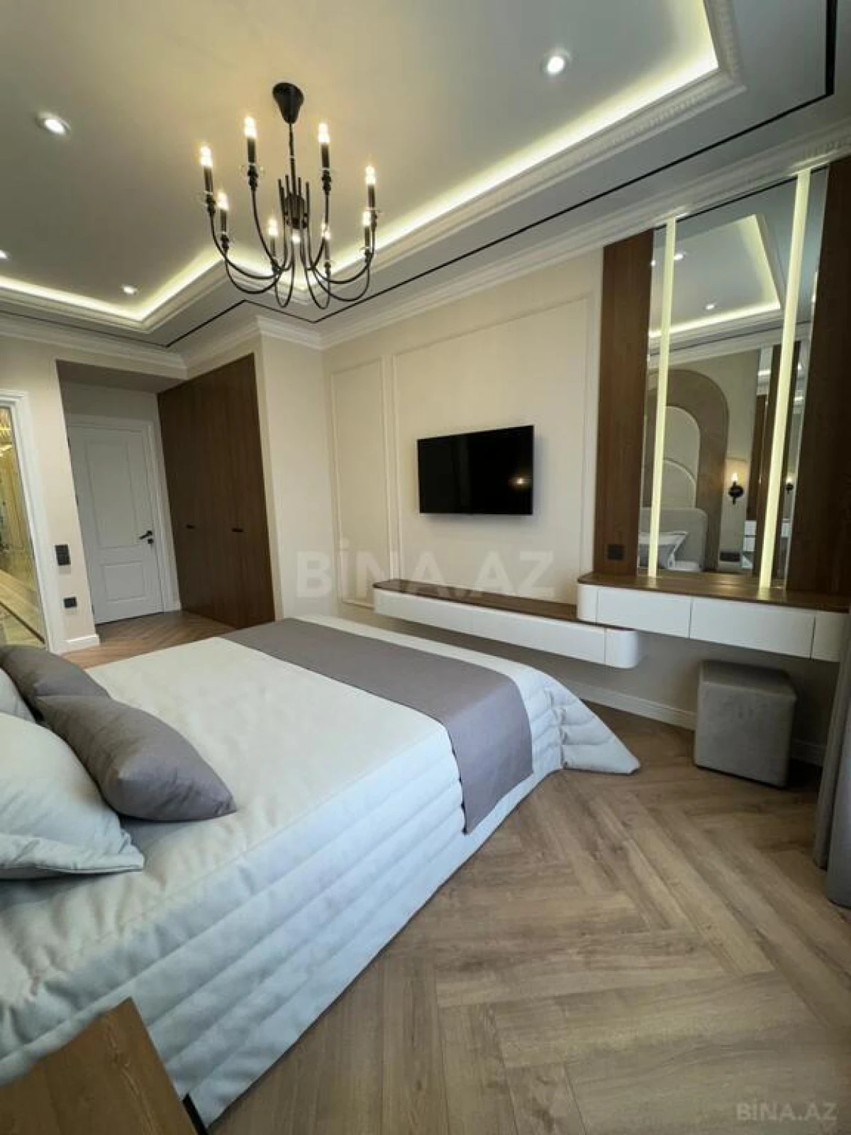 Satılır 4 otaqlı mənzil 170 m²