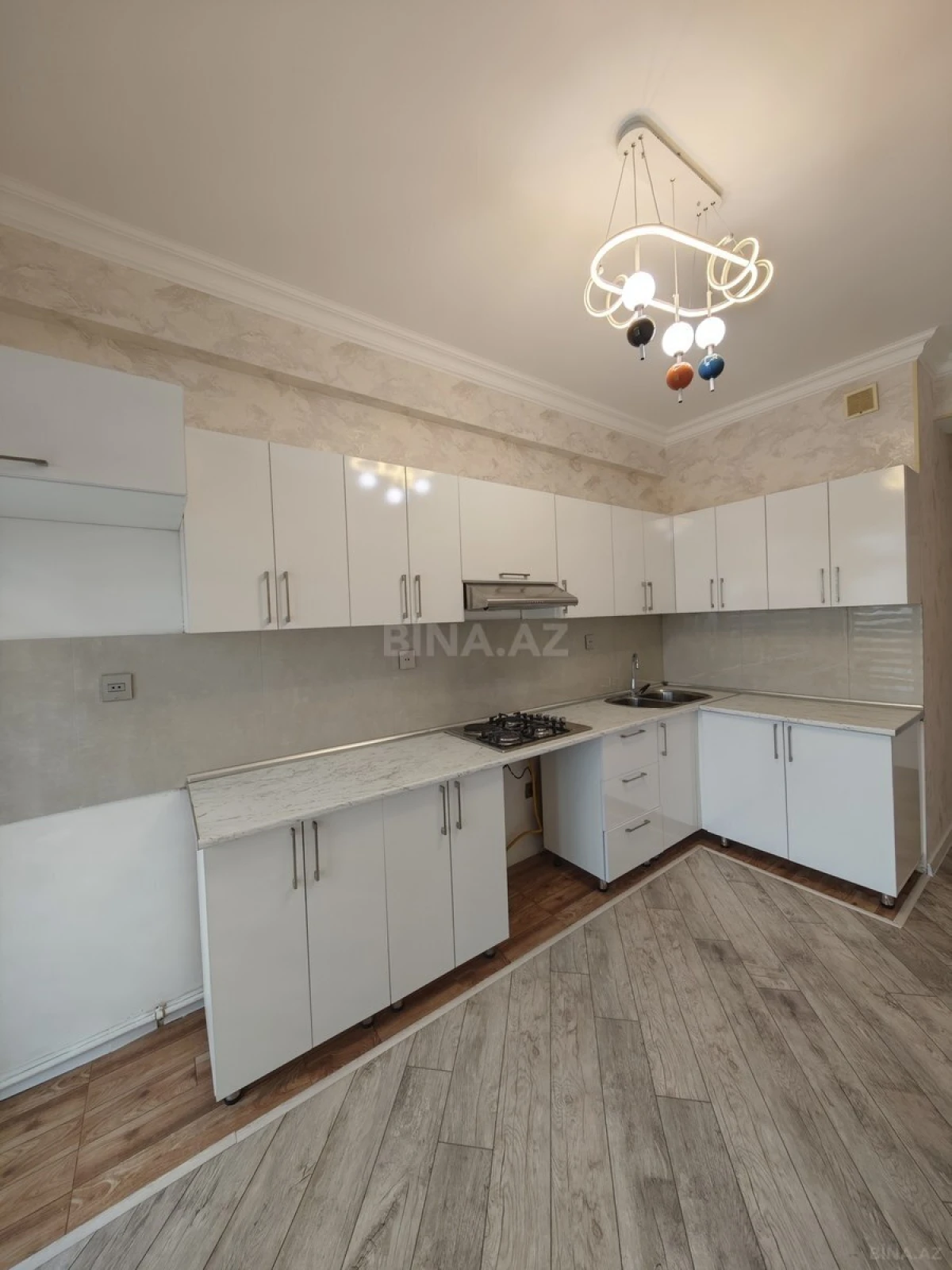 Satılır 3 otaqlı mənzil 108 m²