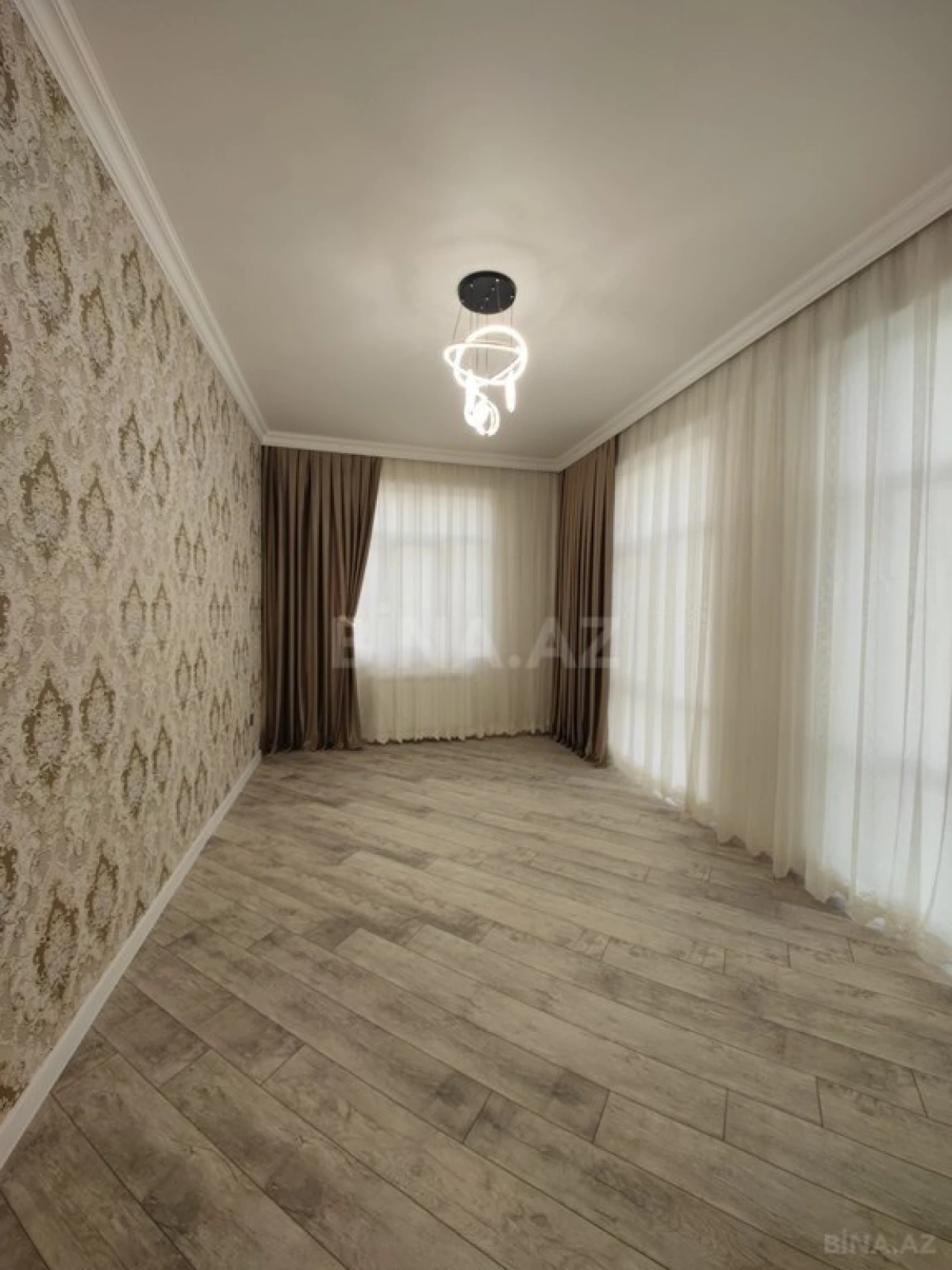 Satılır 3 otaqlı mənzil 108 m²