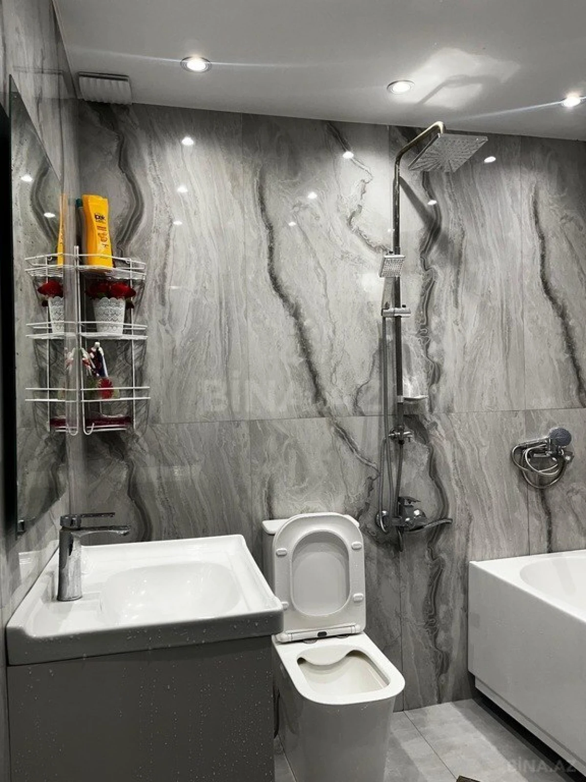 Satılır 3 otaqlı mənzil 107 m²