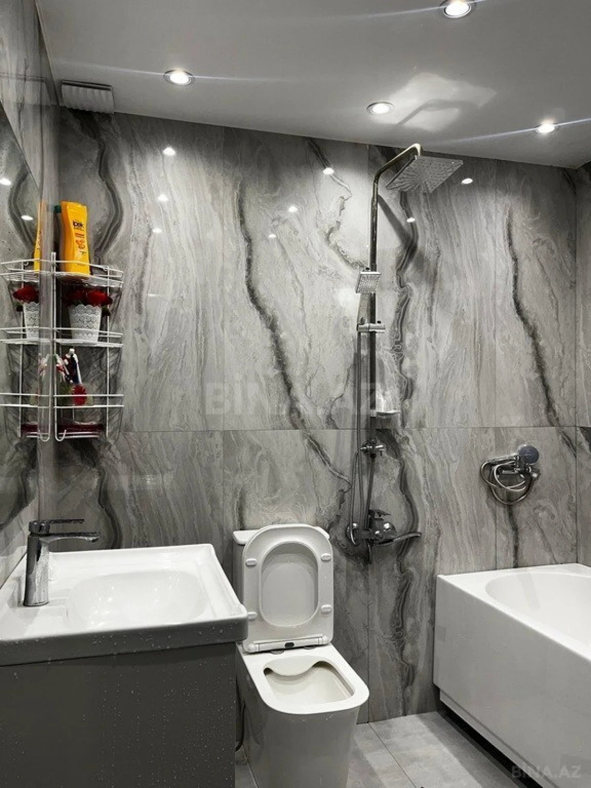 Satılır 3 otaqlı mənzil 107 m²