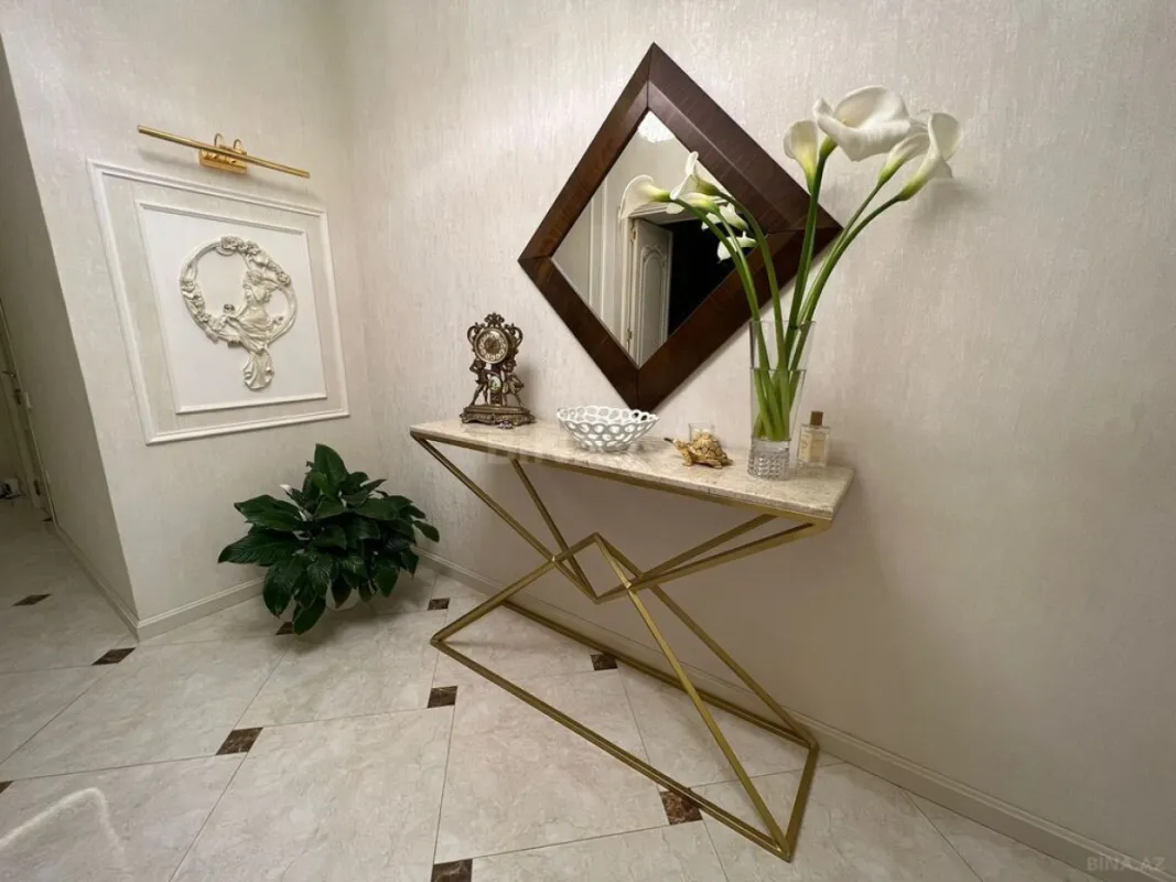 Satılır 3 otaqlı mənzil 134 m²