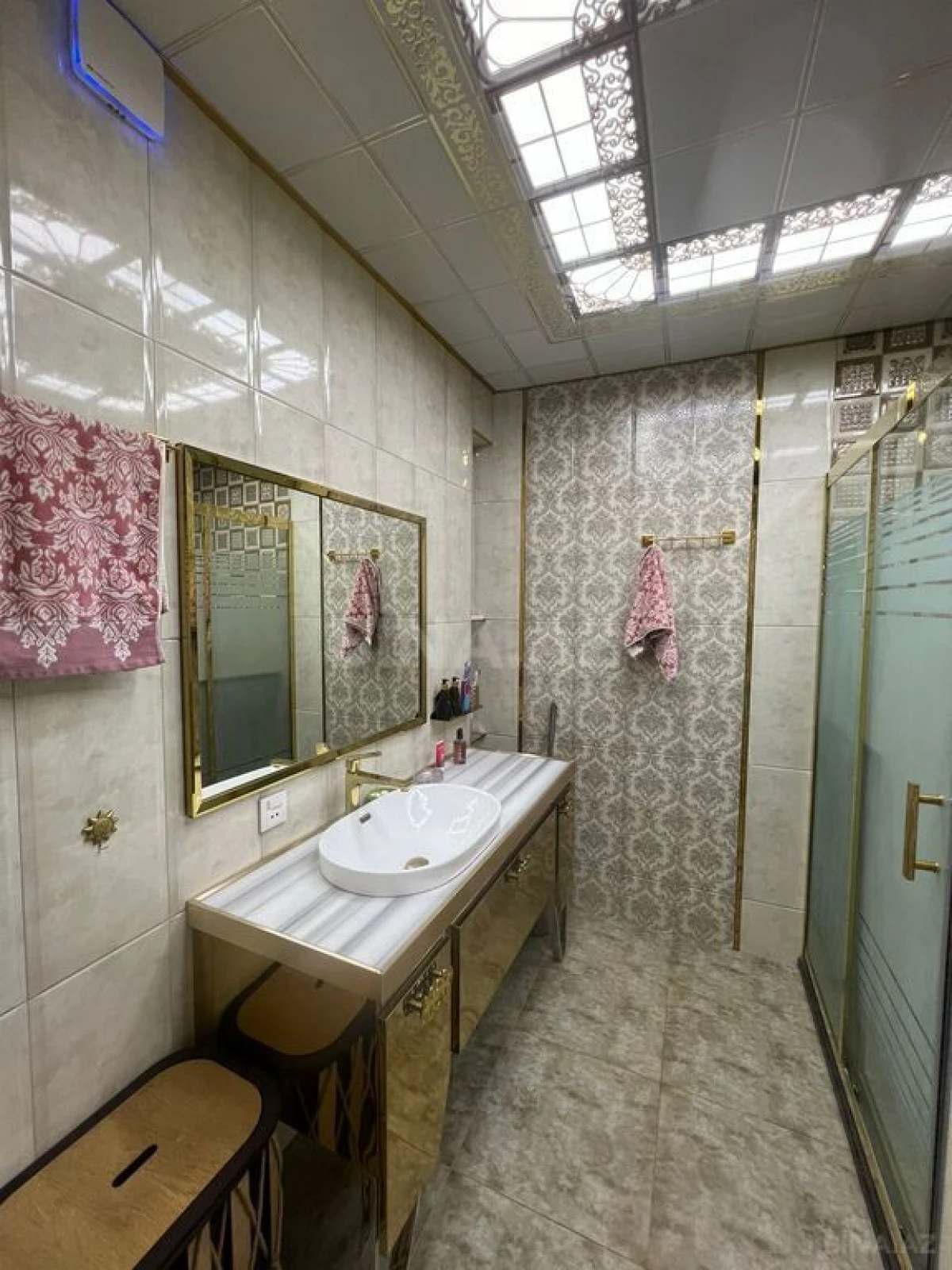 Satılır 3 otaqlı mənzil 134 m²