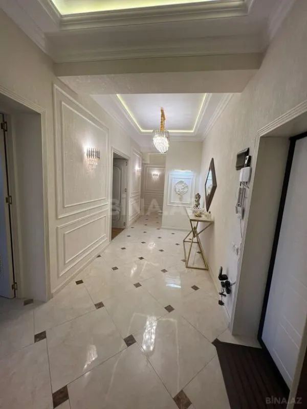 Satılır 3 otaqlı mənzil 134 m²