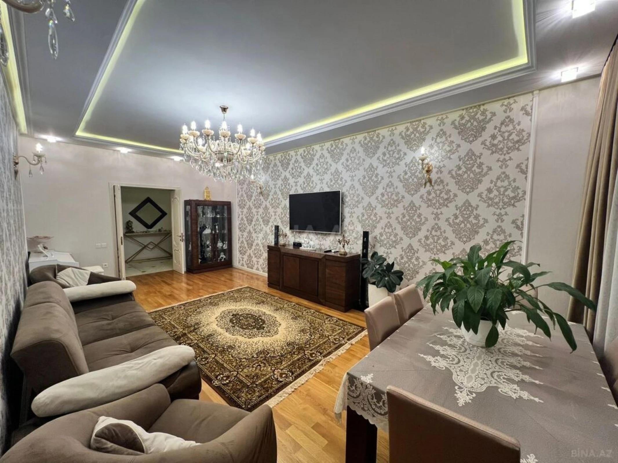Satılır 3 otaqlı mənzil 134 m²