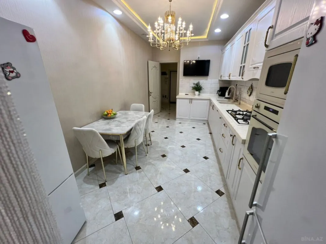 Satılır 3 otaqlı mənzil 134 m²