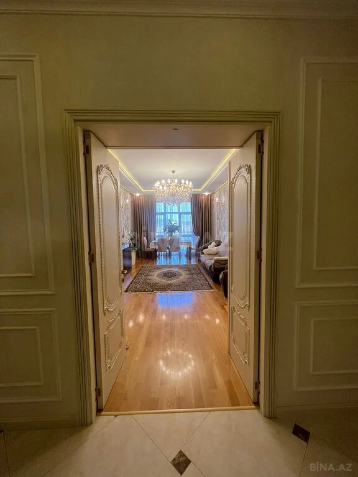 Satılır 3 otaqlı mənzil 134 m²