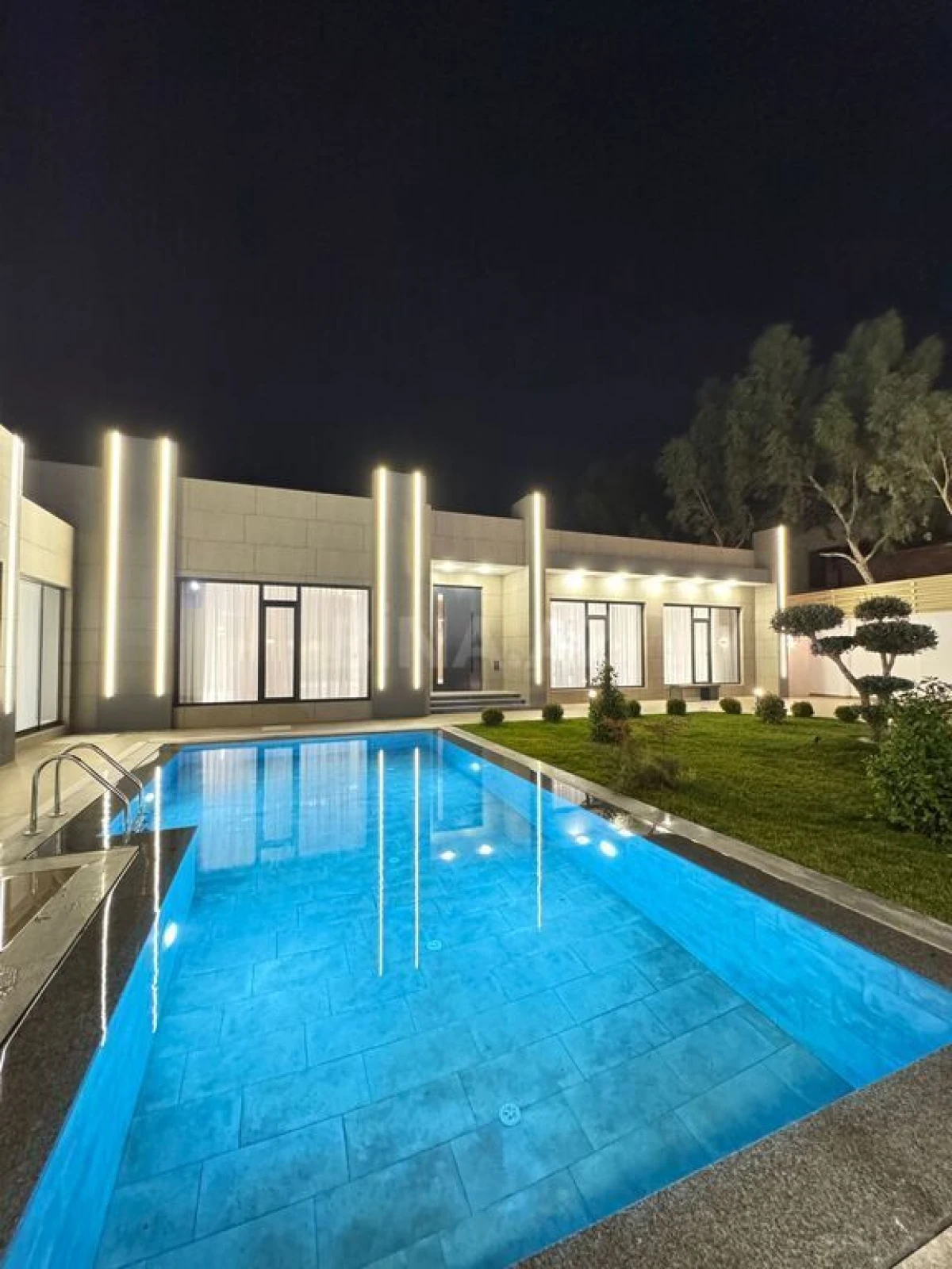 Satılır 5 otaqlı həyət evi 250 m²