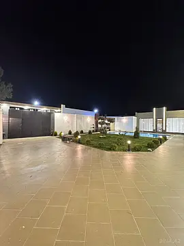 Satılır 5 otaqlı həyət evi 250 m²