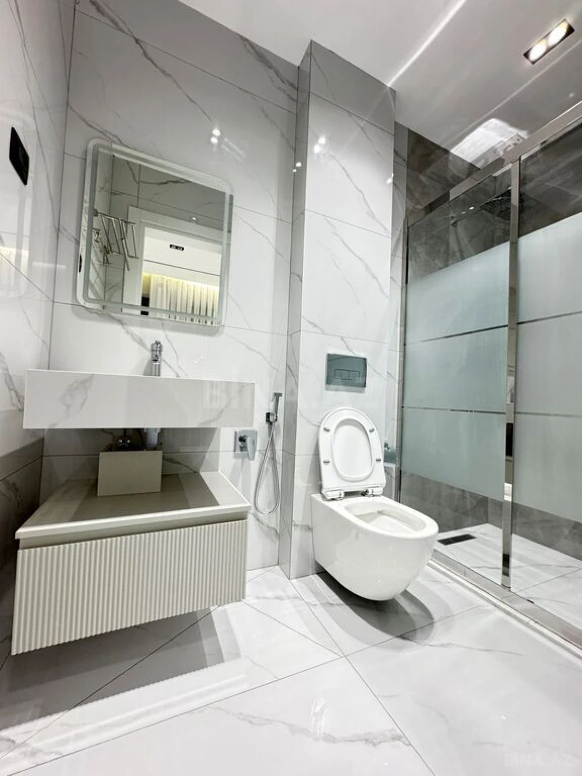 Satılır 5 otaqlı həyət evi 250 m²