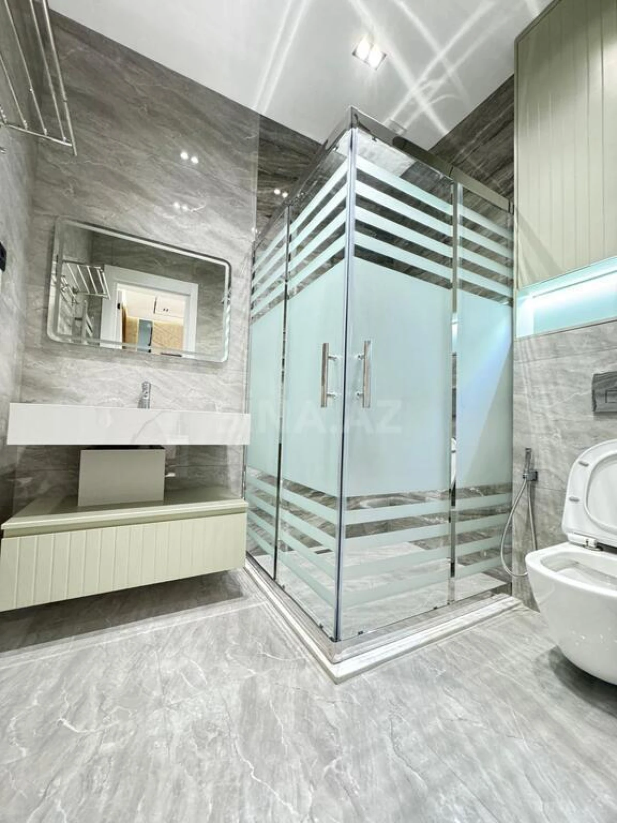 Satılır 5 otaqlı həyət evi 250 m²