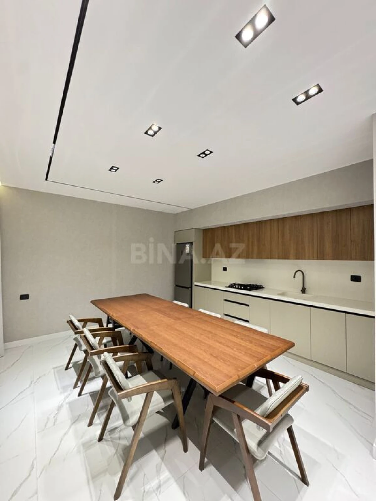 Satılır 5 otaqlı həyət evi 250 m²