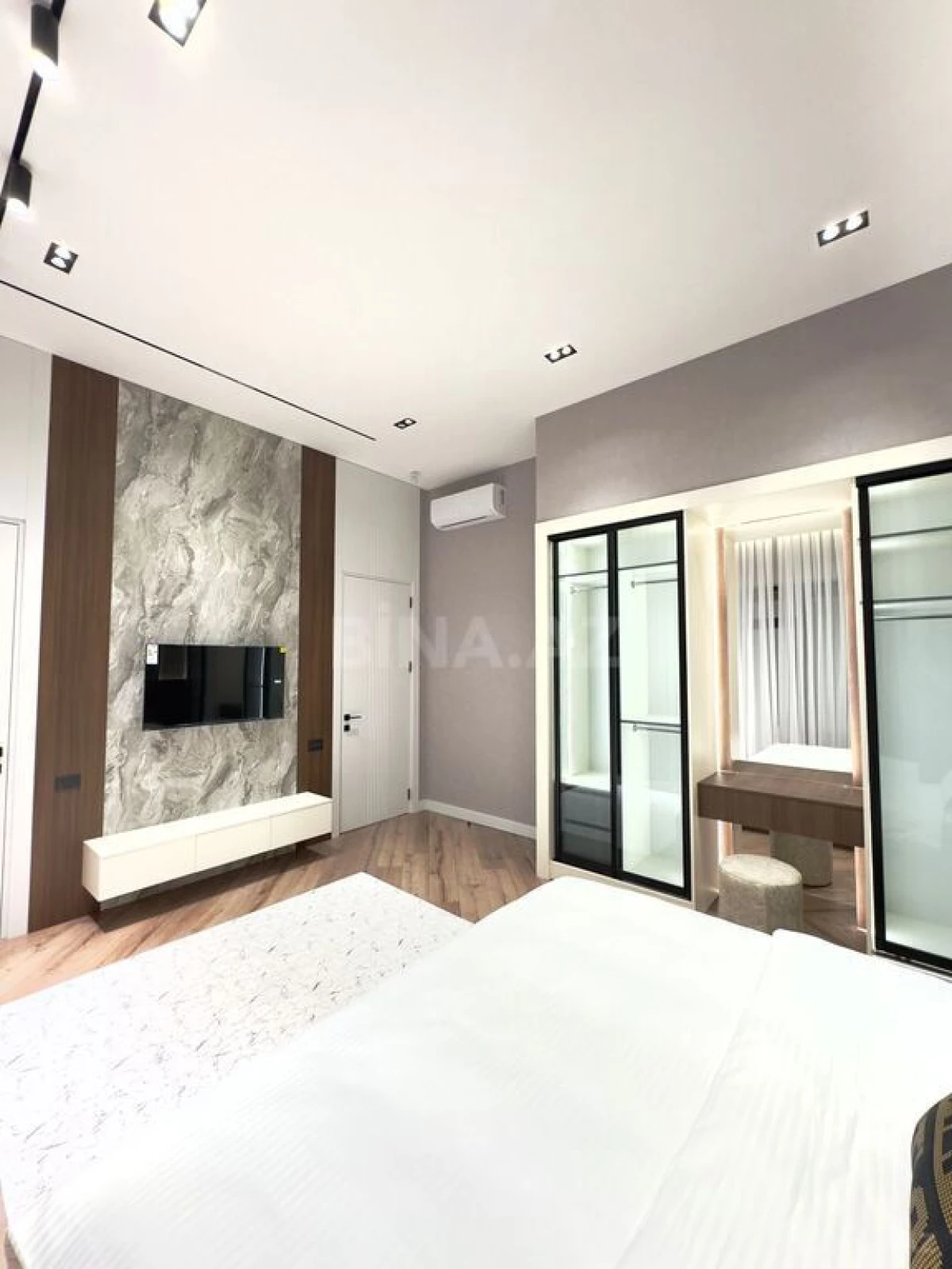 Satılır 5 otaqlı həyət evi 250 m²