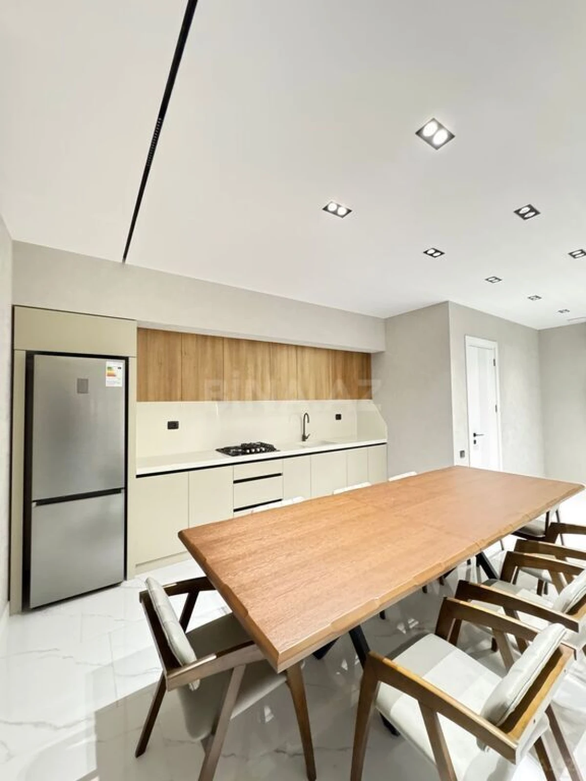 Satılır 5 otaqlı həyət evi 250 m²