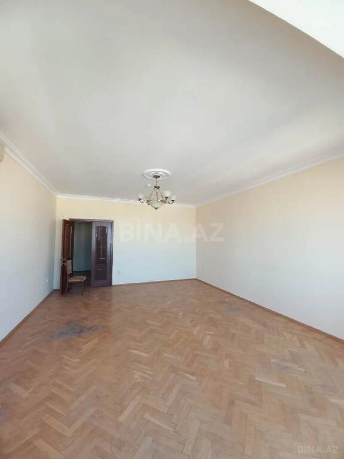Satılır 4 otaqlı mənzil 185 m²
