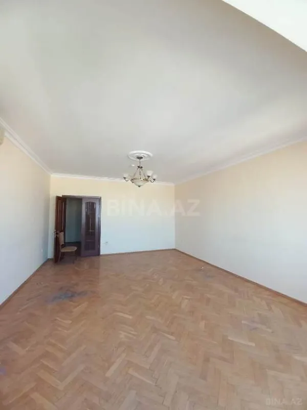 Satılır 4 otaqlı mənzil 185 m²