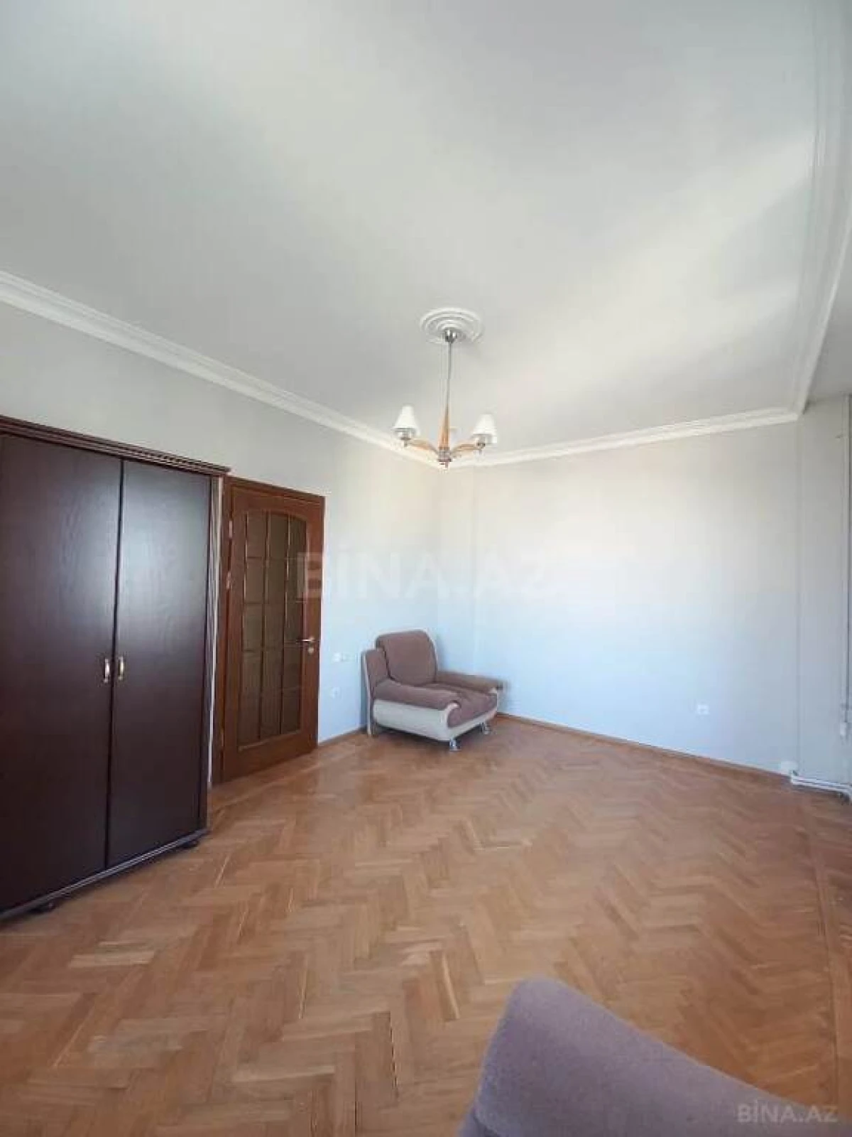 Satılır 4 otaqlı mənzil 185 m²