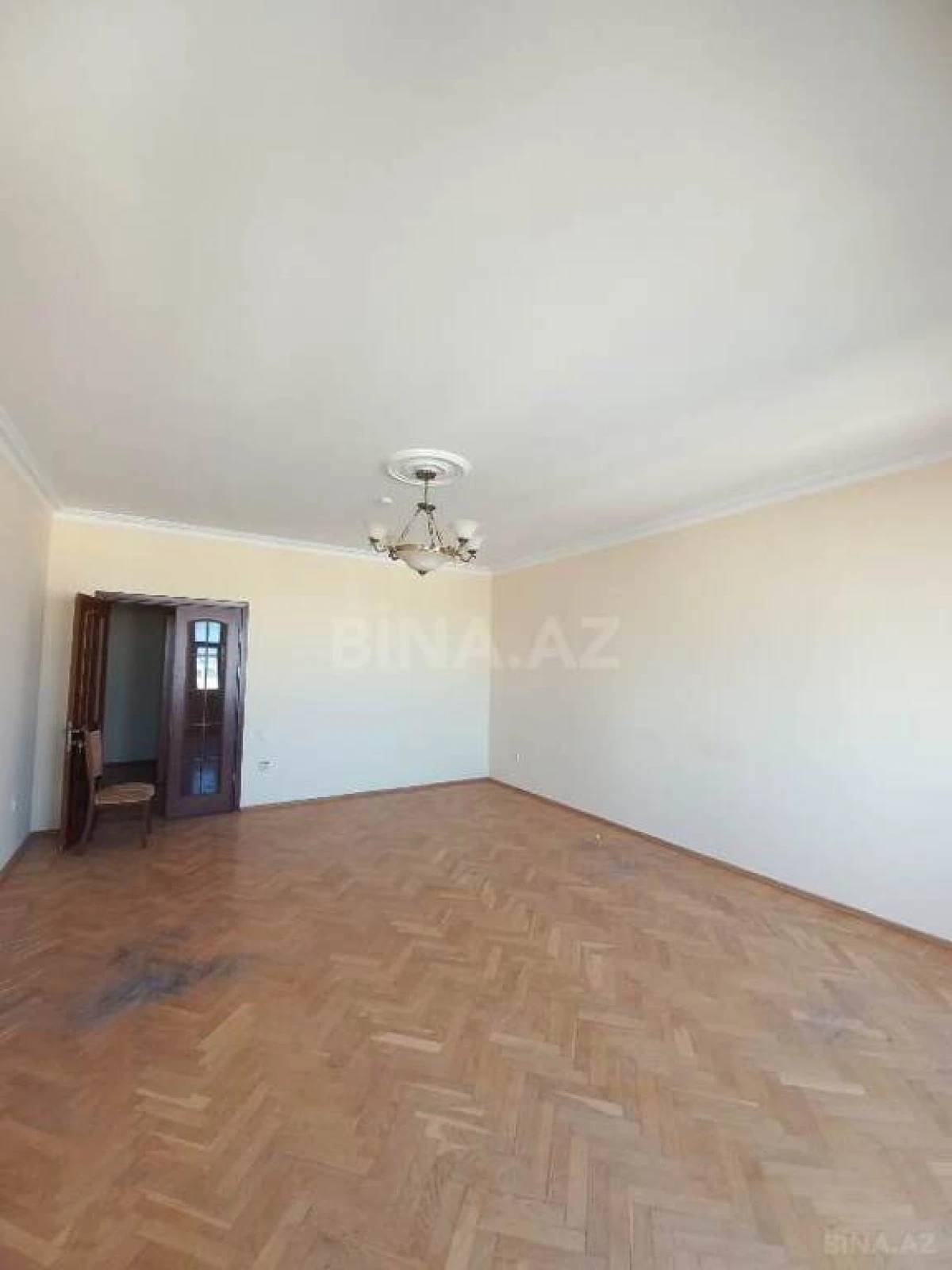 Satılır 4 otaqlı mənzil 185 m²