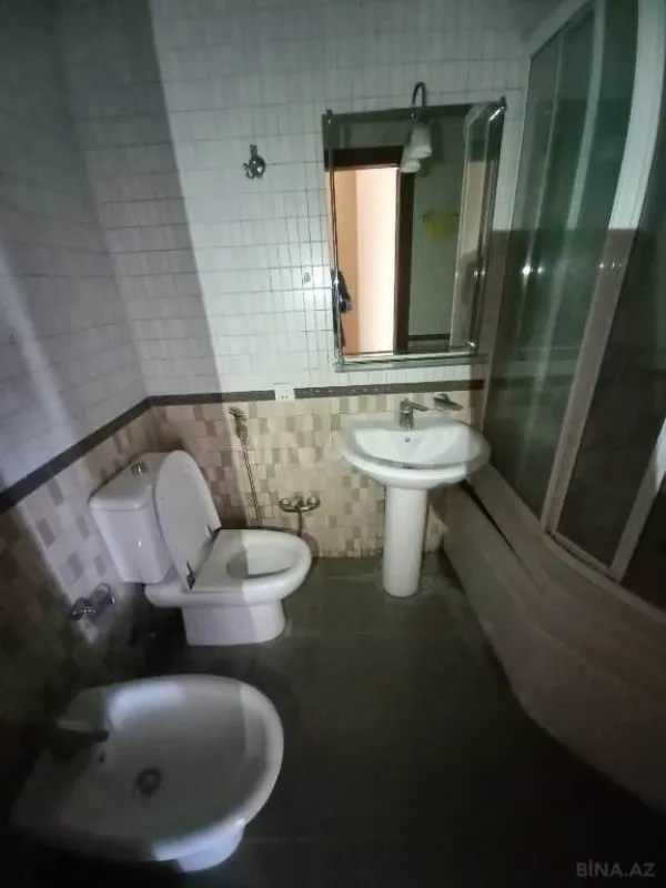 Satılır 4 otaqlı mənzil 185 m²