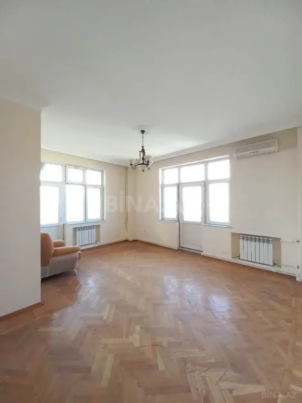 Satılır 4 otaqlı mənzil 185 m²