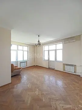 Satılır 4 otaqlı mənzil 185 m²