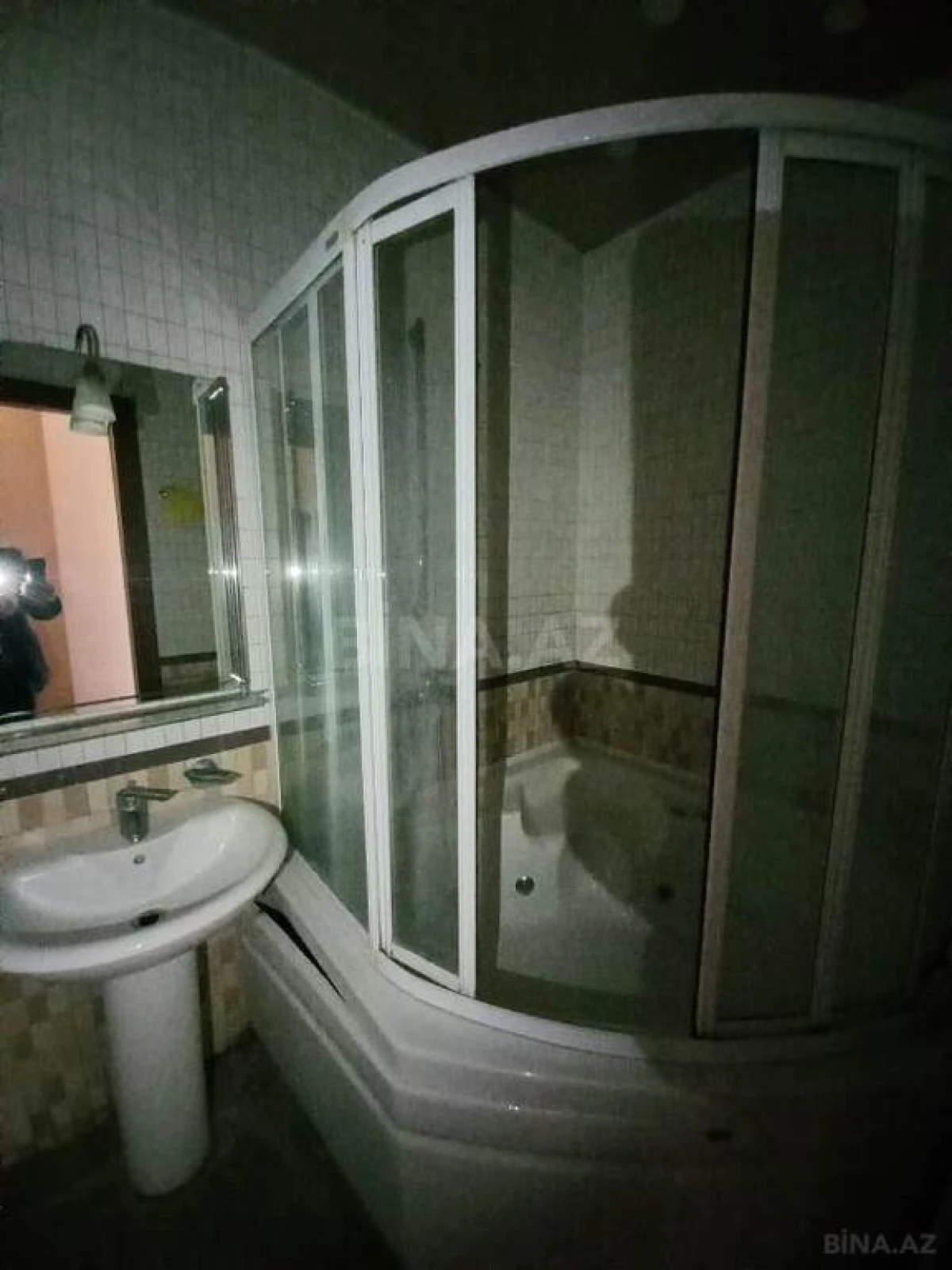 Satılır 4 otaqlı mənzil 185 m²