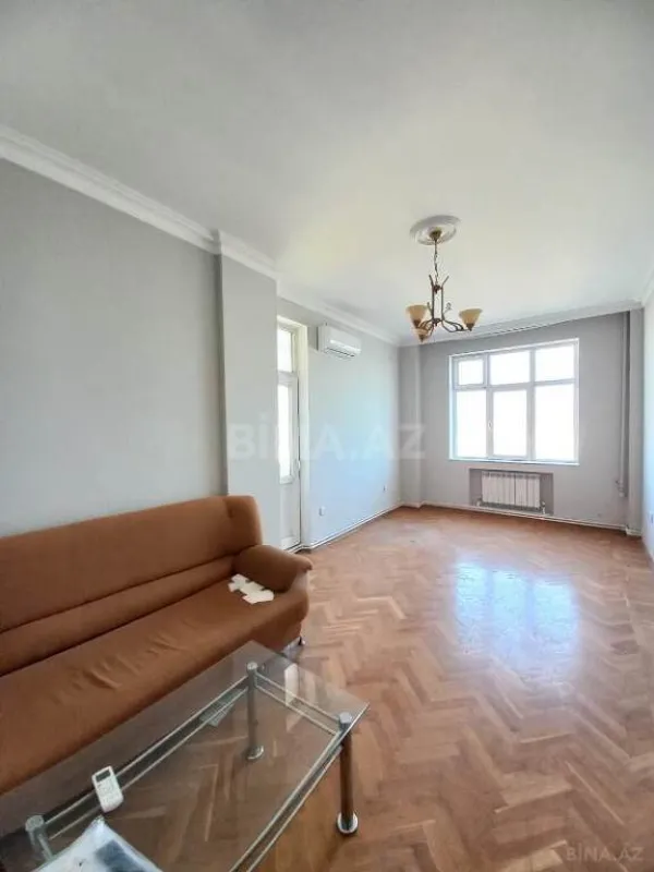 Satılır 4 otaqlı mənzil 185 m²