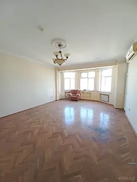 Satılır 4 otaqlı mənzil 185 m²