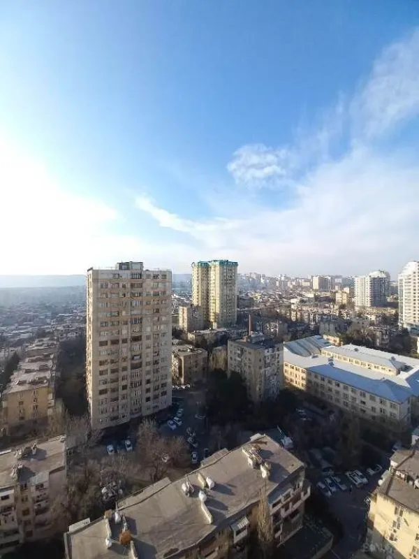 Satılır 4 otaqlı mənzil 185 m²