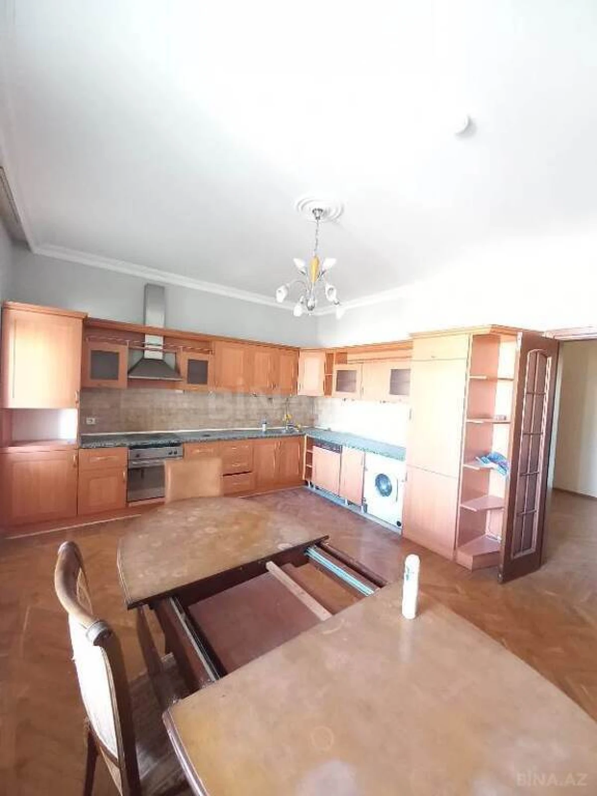 Satılır 4 otaqlı mənzil 185 m²