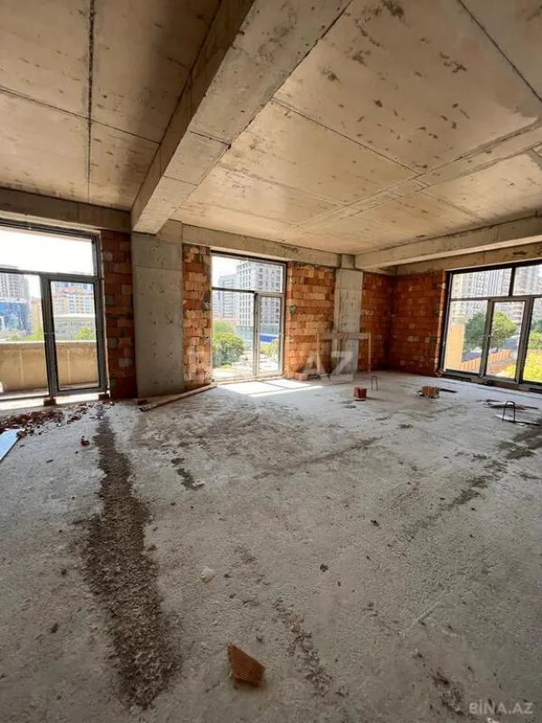 Satılır 3 otaqlı mənzil 121.3 m²