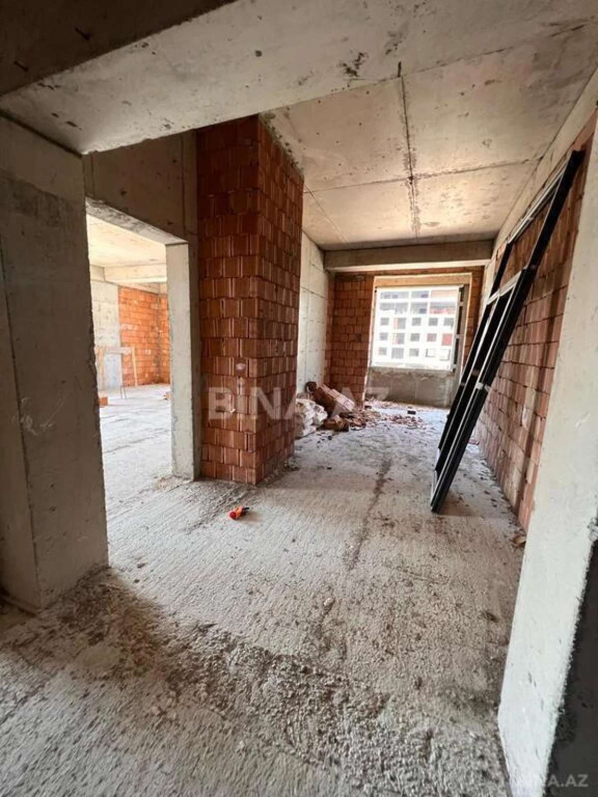 Satılır 3 otaqlı mənzil 121.3 m²