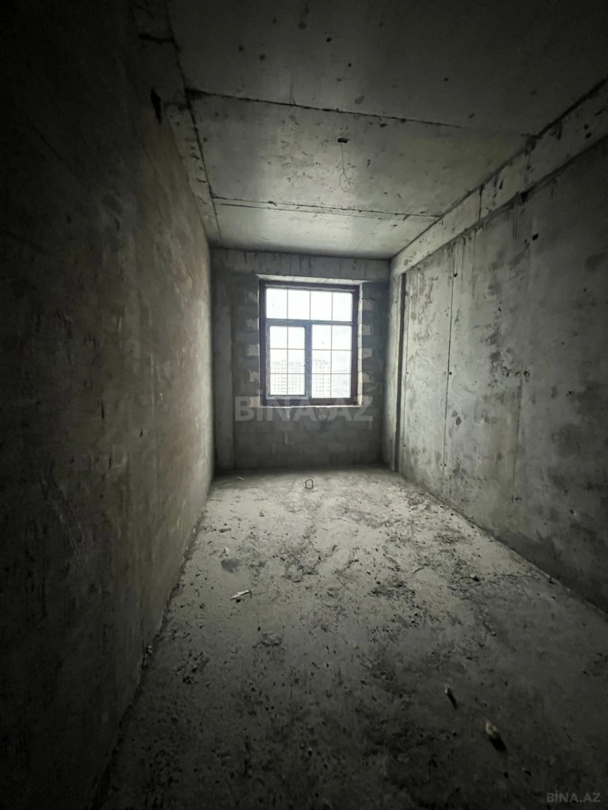 Satılır 4 otaqlı mənzil 174 m²