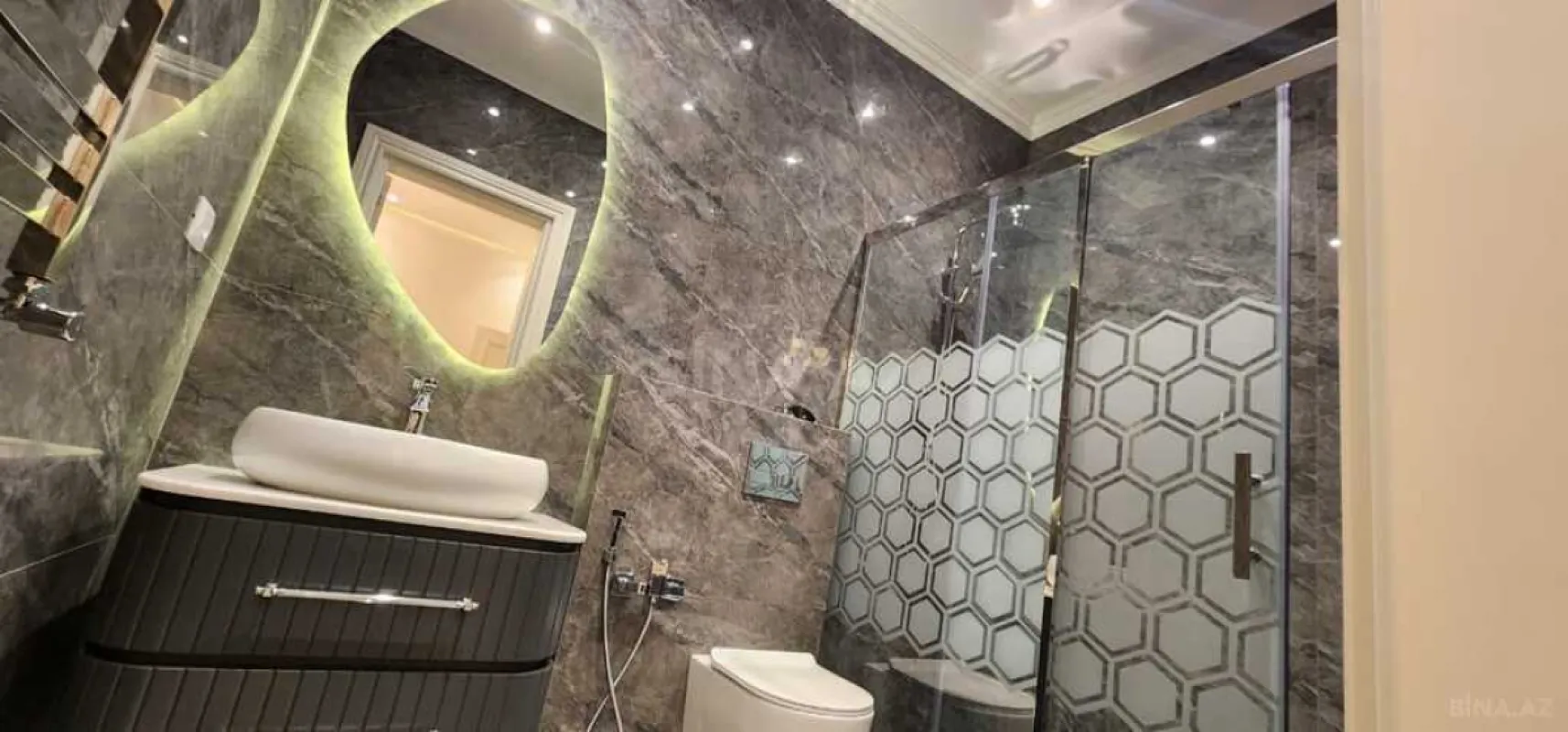 Satılır 6 otaqlı həyət evi 450 m²