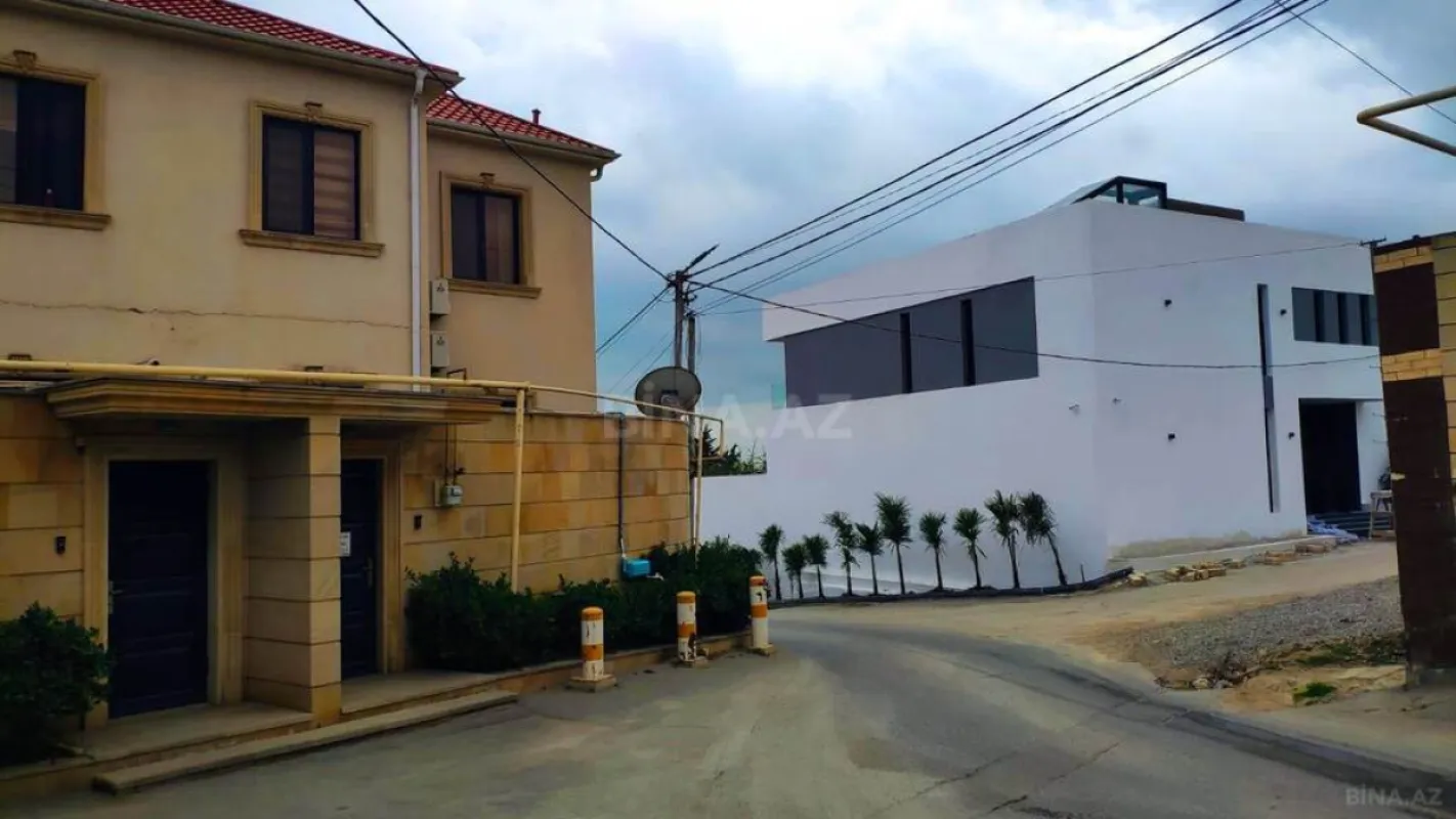 Satılır 10 otaqlı həyət evi 600 m²