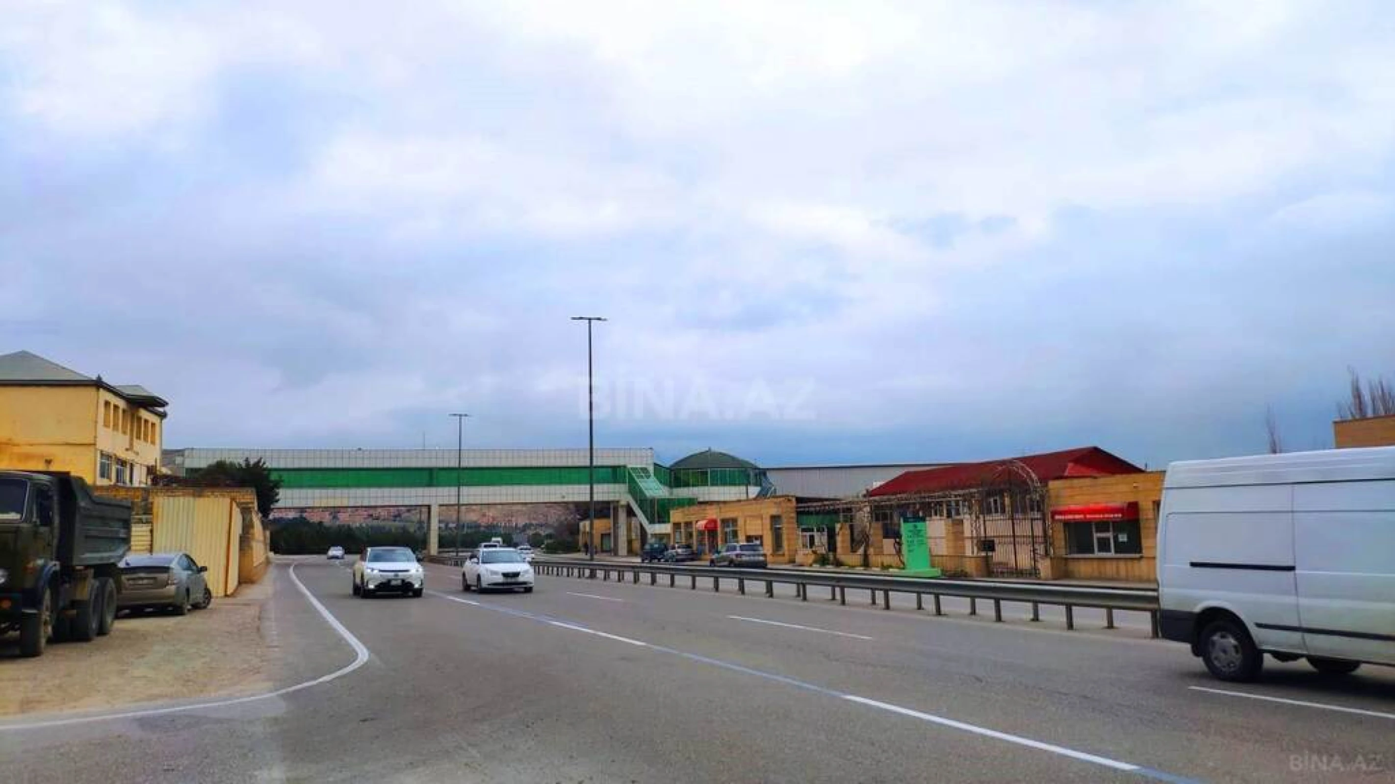 Satılır 10 otaqlı həyət evi 600 m²