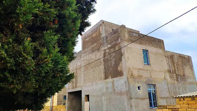 Satılır 10 otaqlı həyət evi 600 m²