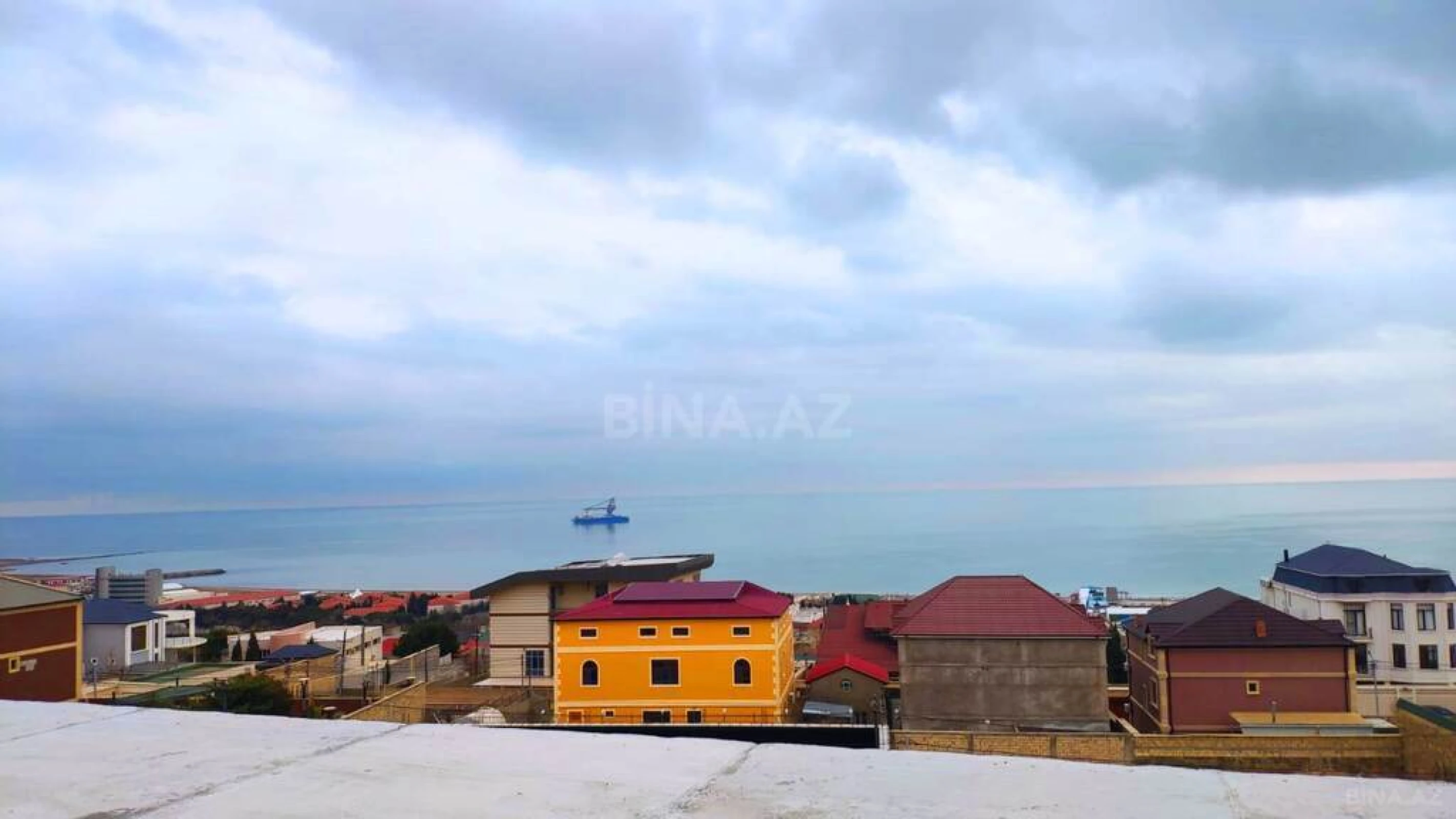 Satılır 10 otaqlı həyət evi 600 m²