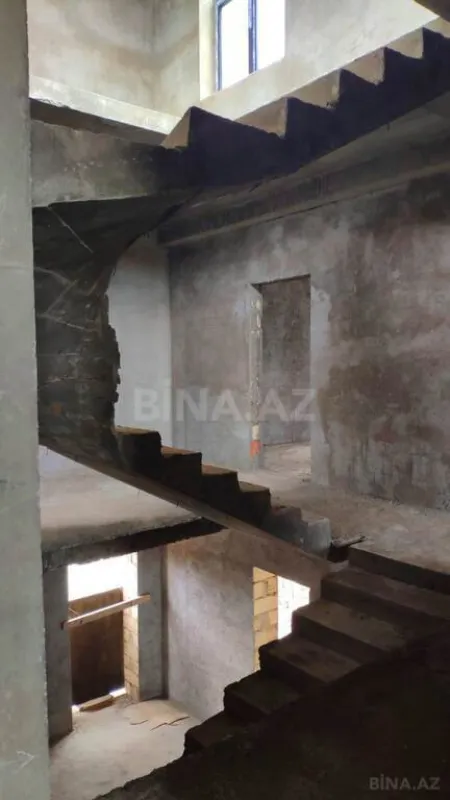 Satılır 10 otaqlı həyət evi 600 m²
