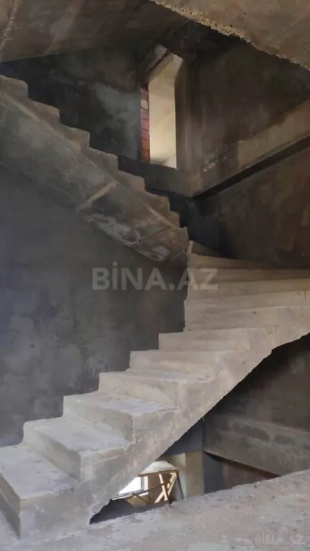 Satılır 10 otaqlı həyət evi 600 m²