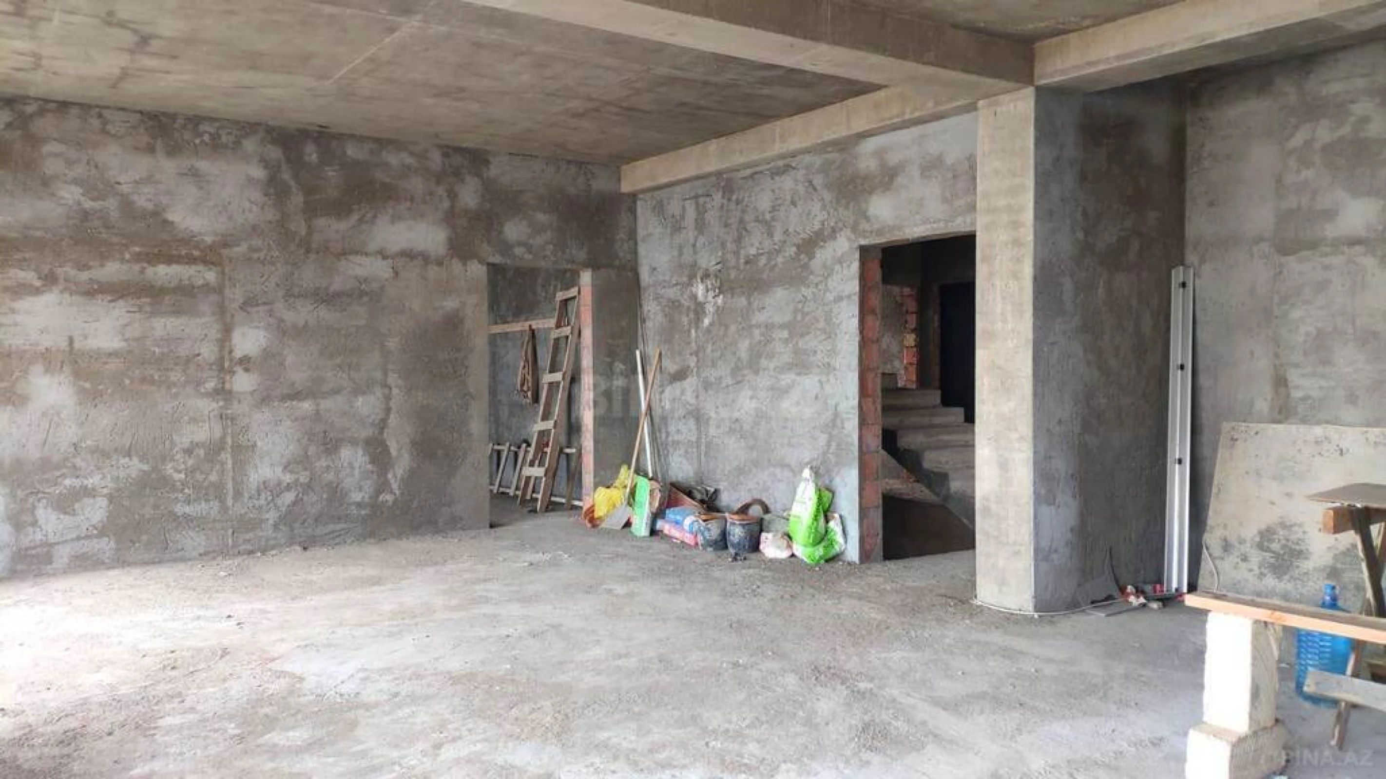 Satılır 10 otaqlı həyət evi 600 m²