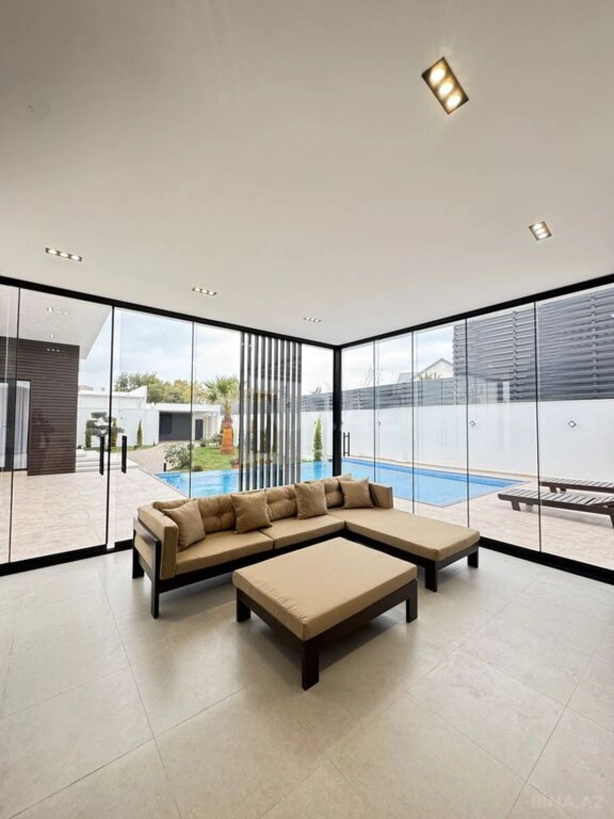 Satılır 5 otaqlı həyət evi 260 m²