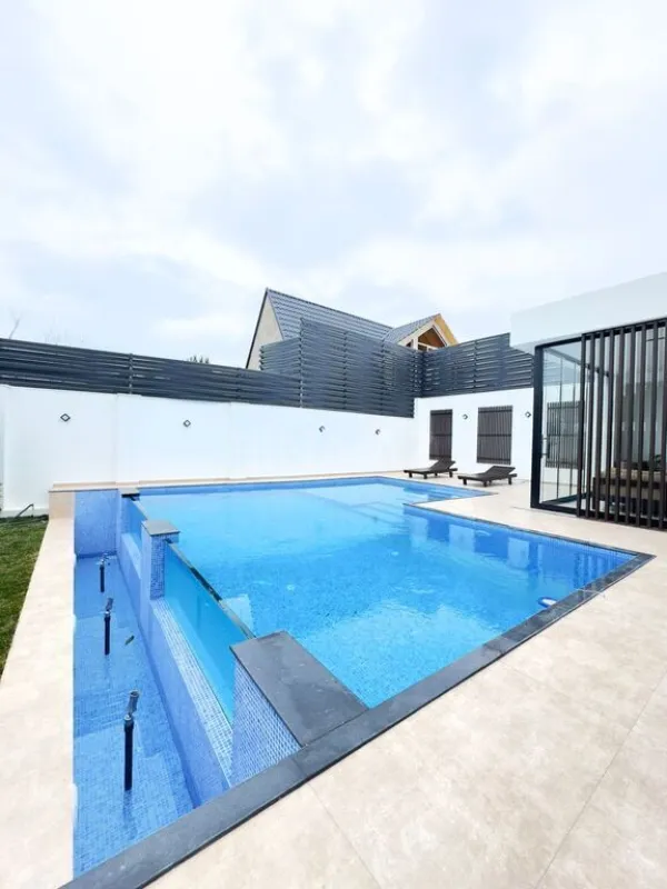 Satılır 5 otaqlı həyət evi 260 m²