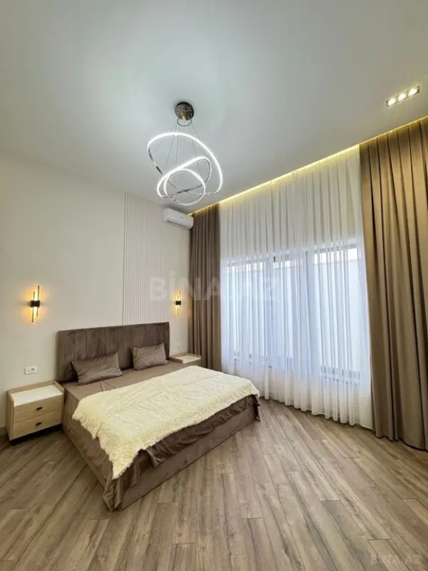 Satılır 5 otaqlı həyət evi 260 m²