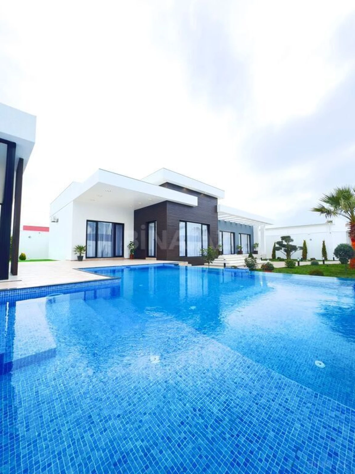 Satılır 5 otaqlı həyət evi 260 m²