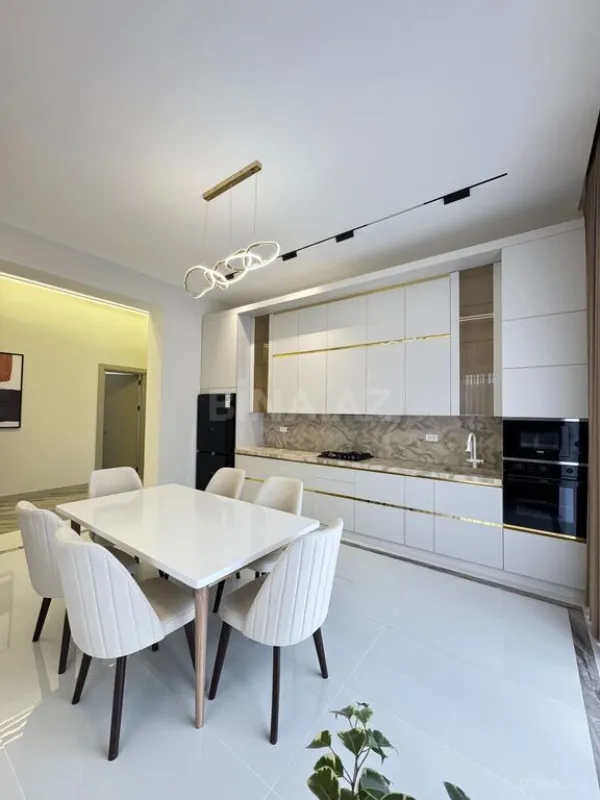 Satılır 5 otaqlı həyət evi 260 m²