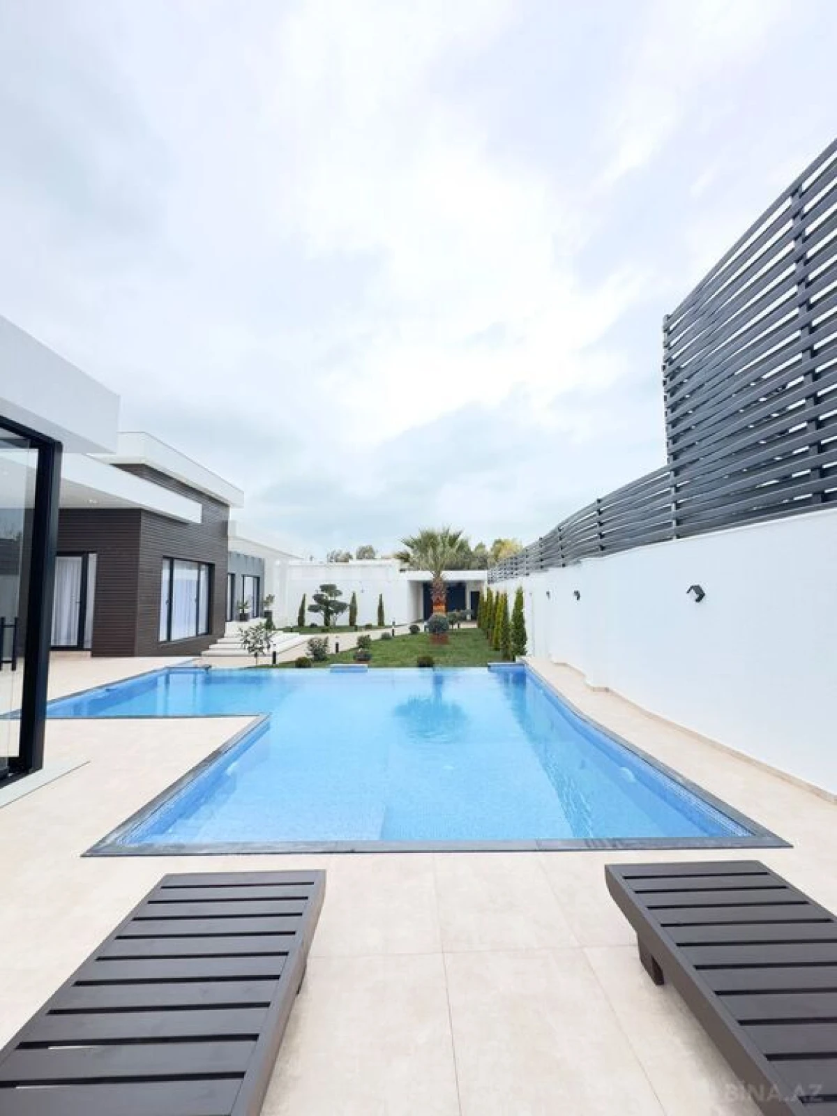 Satılır 5 otaqlı həyət evi 260 m²