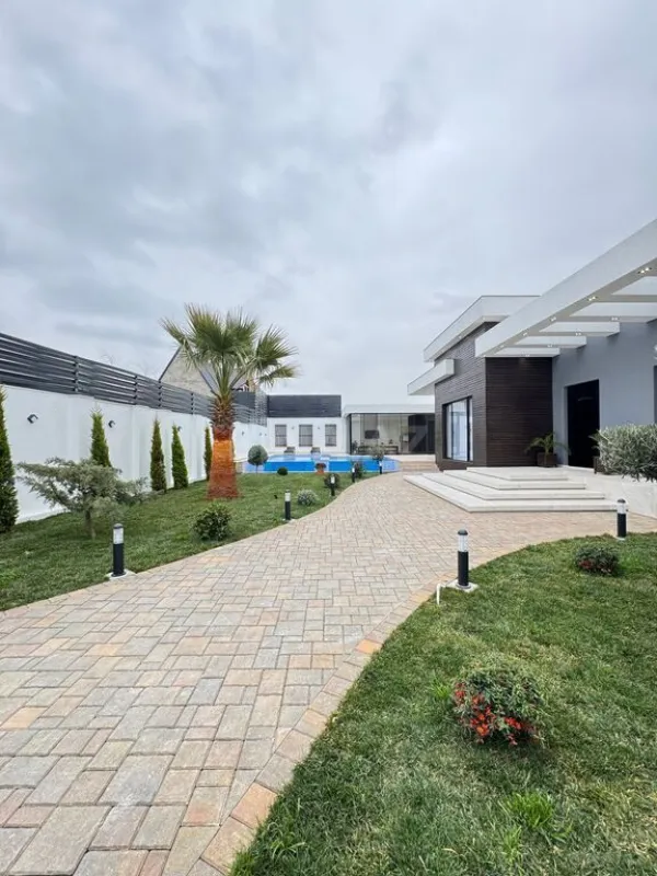 Satılır 5 otaqlı həyət evi 260 m²