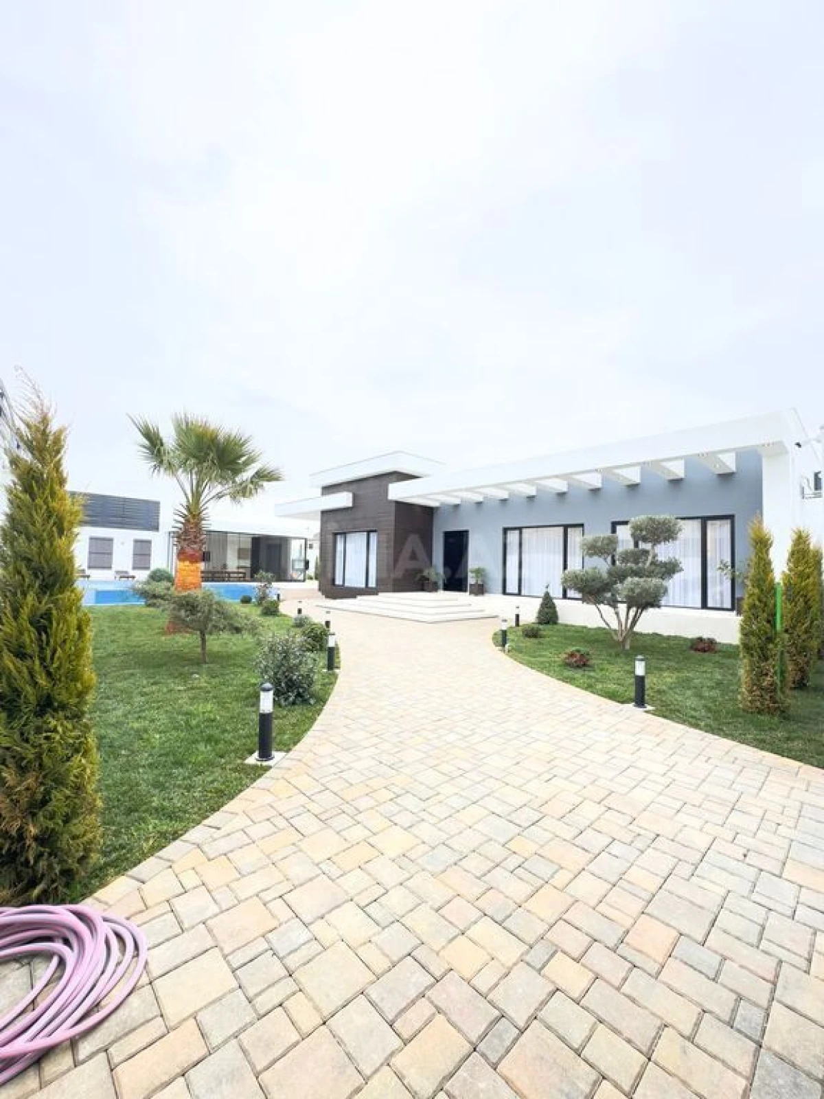Satılır 5 otaqlı həyət evi 260 m²